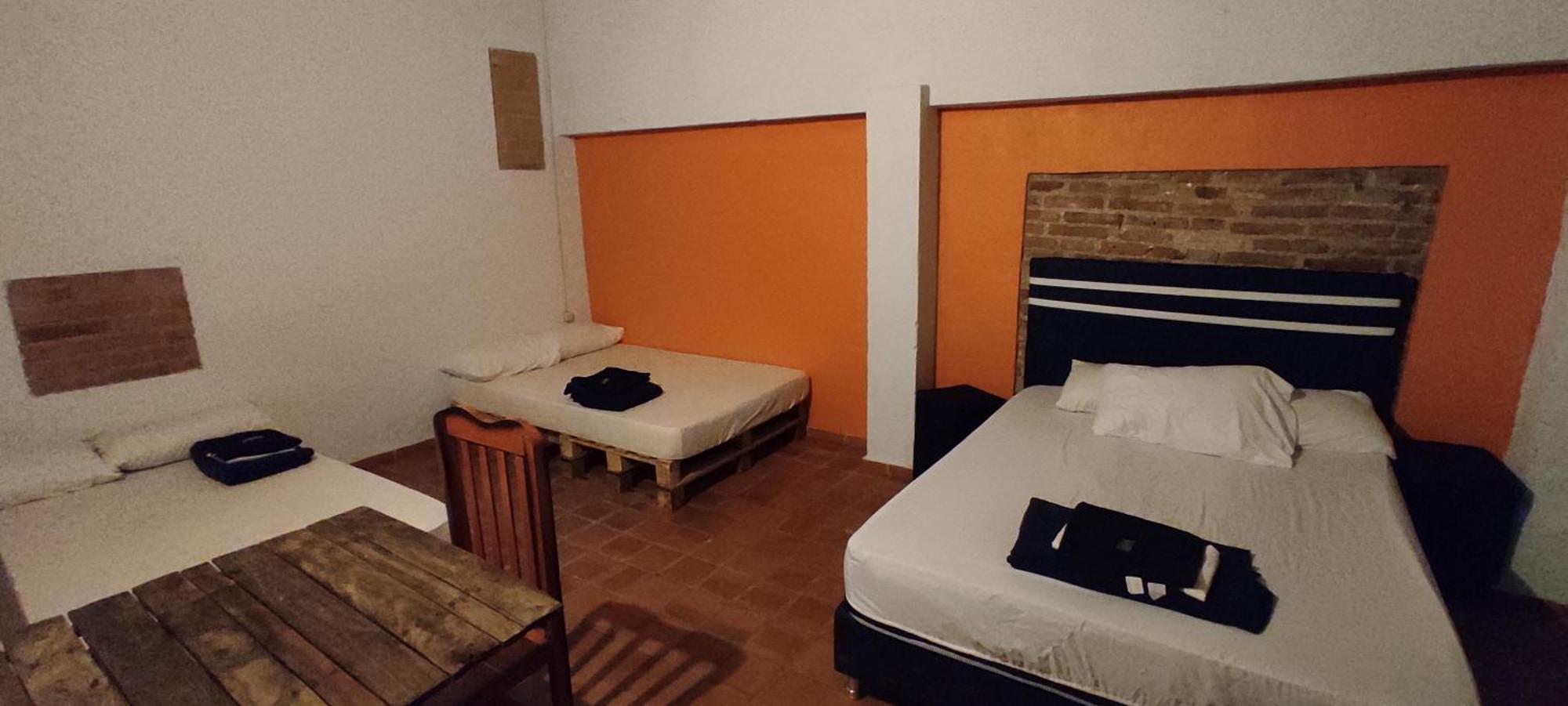 Mediterraneo Youth Hostel Asuncion Bagian luar foto