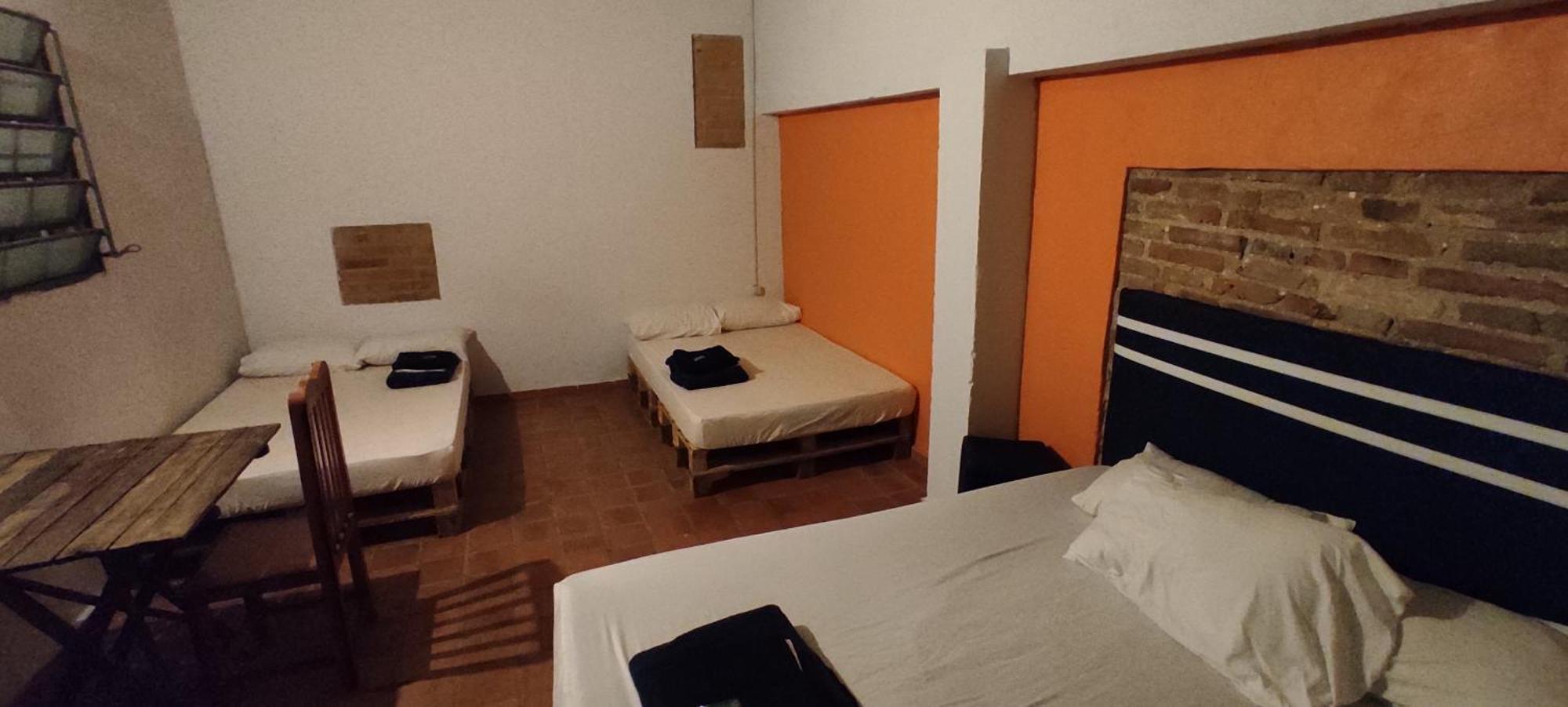 Mediterraneo Youth Hostel Asuncion Ruang foto
